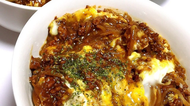 ルーで簡単 もやし挽き肉デミ卵丼 レシピ 作り方 By べにーる クックパッド 簡単おいしいみんなのレシピが359万品