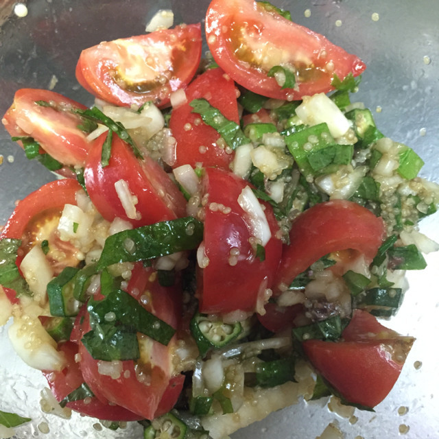 トマトとキヌアのアンチョビサラダの画像