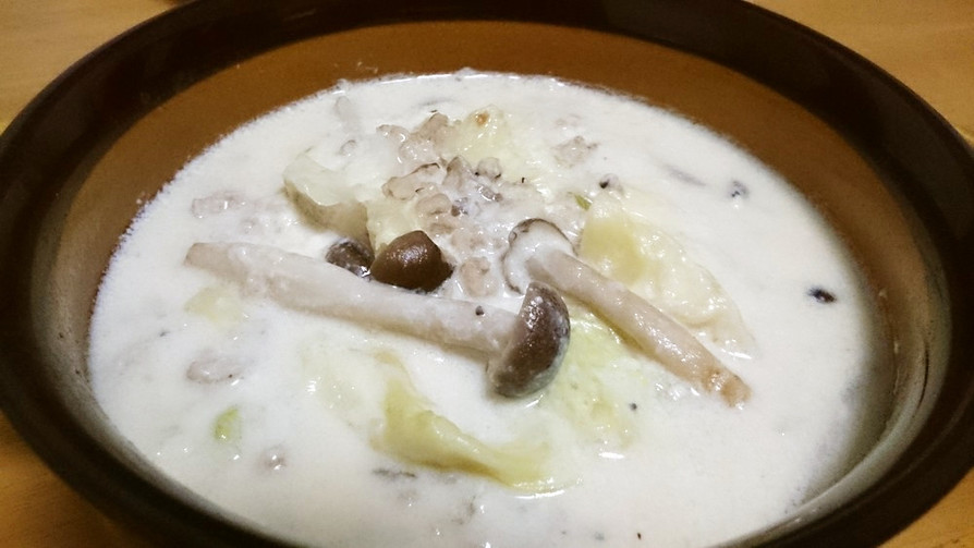 キャベツとひき肉の豆乳スープの画像