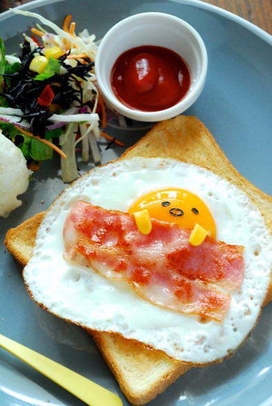 朝食に簡単！サンリオ「ぐでたま」トーストの写真