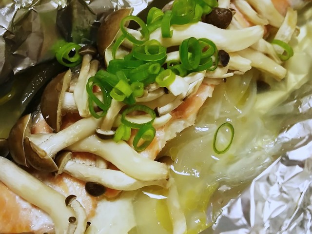 玉ねぎ甘 っ 鮭のホイル焼き レシピ 作り方 By ムーのしっぽ クックパッド 簡単おいしいみんなのレシピが354万品
