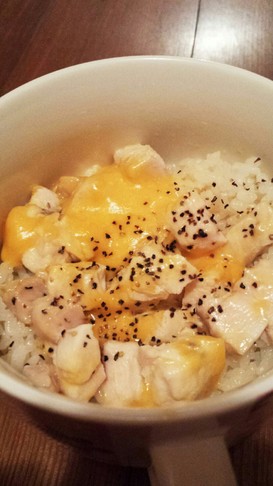 コルビージャックチーズと鶏肉のズボラ飯