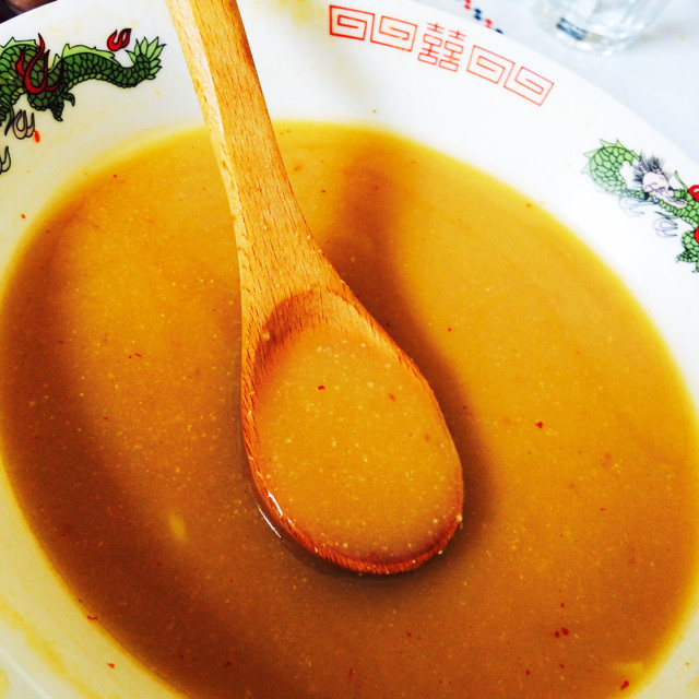 味噌ラーメンのスープの画像