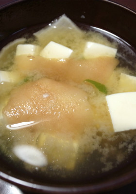 庄内麩と豆腐の味噌汁の画像