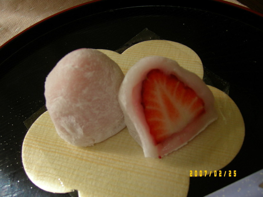ひな祭りにも♡ピンク色なイチゴ大福♡の画像