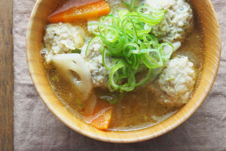 ふわふわ鶏団子と根菜のごちそう味噌汁 レシピ 作り方 By トイロ クックパッド 簡単おいしいみんなのレシピが359万品
