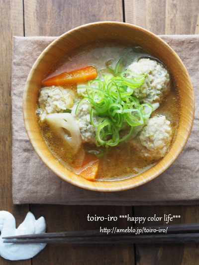 ふわふわ鶏団子と根菜のごちそう味噌汁の画像