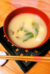 レンジで簡単即席味噌汁☆お豆腐とわかめ。