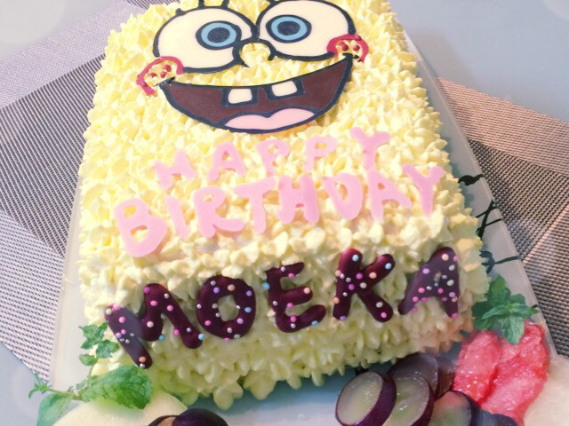スポンジボブ 誕生日ケーキ レシピ 作り方 By Coco3945 クックパッド