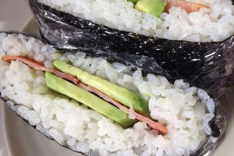 簡単 アボカドとベーコンのおにぎらず レシピ 作り方 By ゆうにゃん クックパッド 簡単おいしいみんなのレシピが364万品