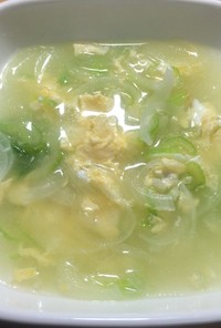 セロリと玉ねぎの中華スープ