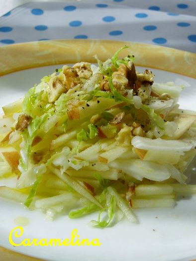 白菜とりんごのサクサクサラダの写真