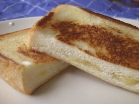 はちみつチーズトースト