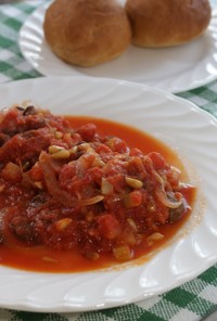 鮭と松の実のトマト煮