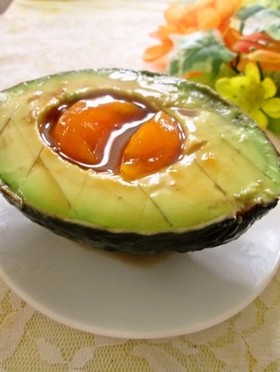 味付け冷凍卵のアボカドココット