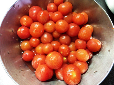 プチトマトの湯むきの写真