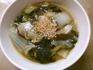 簡単！ 白菜と ワカメの 中華スープ♪の写真