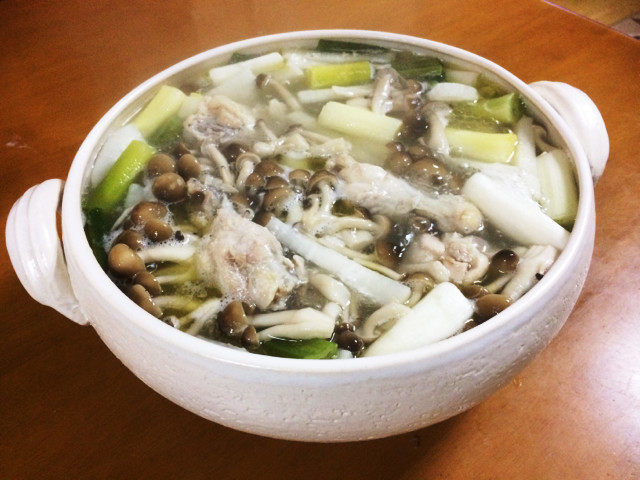 サムゲタン風鶏肉のスープの画像