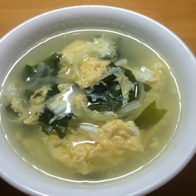 簡単中華スープ　玉ねぎとワカメのかきたまの写真