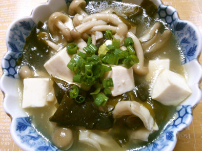 豆腐と ワカメ きのこのアジアンスープ♪の写真