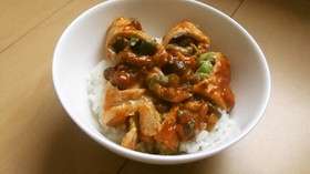 きのことチーズの豚丼~ミートソース味