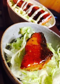 甘辛タレでカリカリ鮭のレタス丼