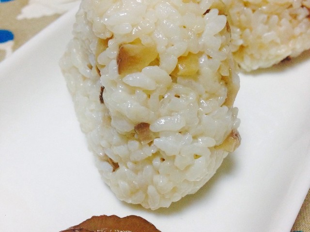 いぶりがっこチーズおにぎり レシピ 作り方 By Kakikukeei クックパッド 簡単おいしいみんなのレシピが356万品