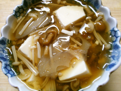 簡単！和食！蓮根と　なめこ、豆腐の煮物♪の写真