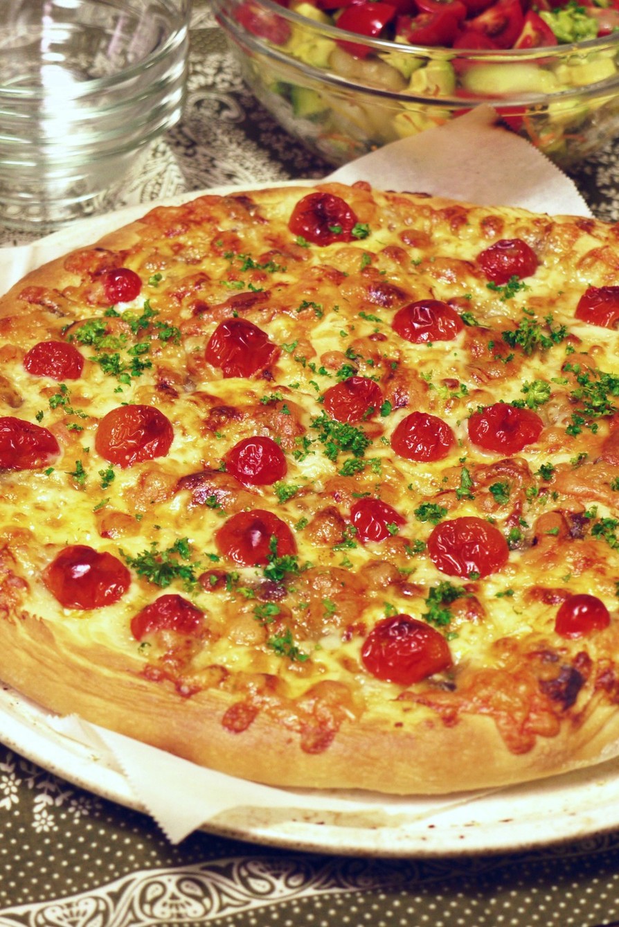 アンチョビとプチトマトのピザの画像