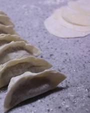 餃子の皮の作り方の写真