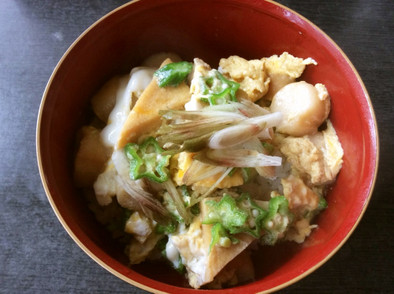 高野豆腐と焼き麩のオクラ卵丼の写真