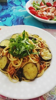 ナスと梅とシソのパスタの写真