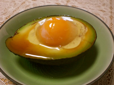 冷凍卵のせアボカドの甘だれココットの写真