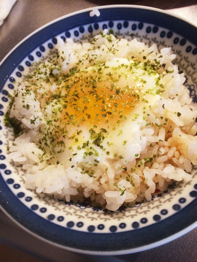 【ズボラ飯】レンジで簡単早い半熟卵ご飯！の写真