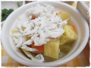 離乳食後期・しらすと野菜蒸しの写真
