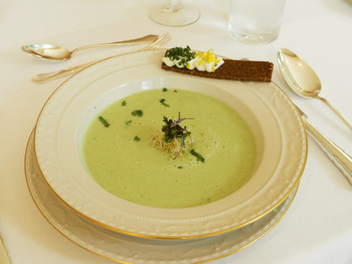 キュウリと山葵の冷製スープの写真