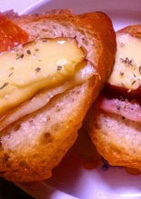 スモークチーズとベーコンのトースト