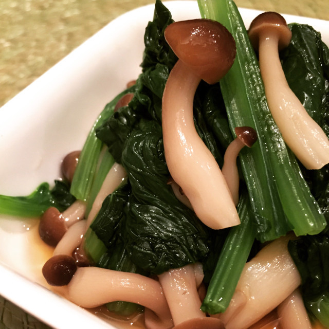 麺つゆで簡単！小松菜とシメジのおひたしの画像