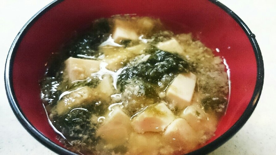 豆腐と海苔とろろ昆布味噌汁の画像