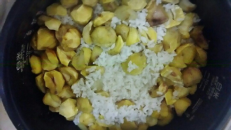 お米だけで栗ご飯‼の画像