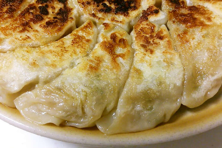 粗びき肉にキャベツ たまねぎで餃子 レシピ 作り方 By いくおっちゃん クックパッド 簡単おいしいみんなのレシピが352万品