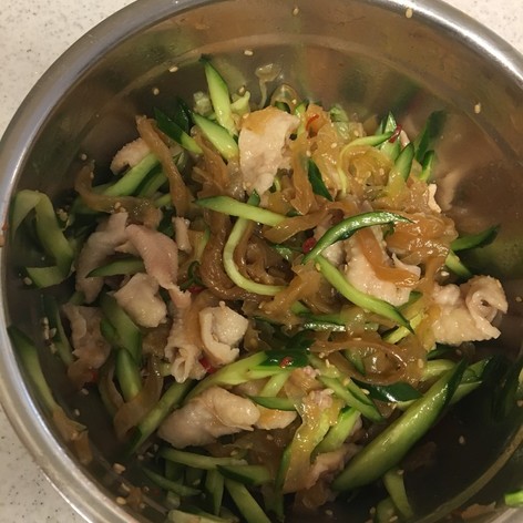 鶏皮ときゅうり、中華クラゲのサラダ
