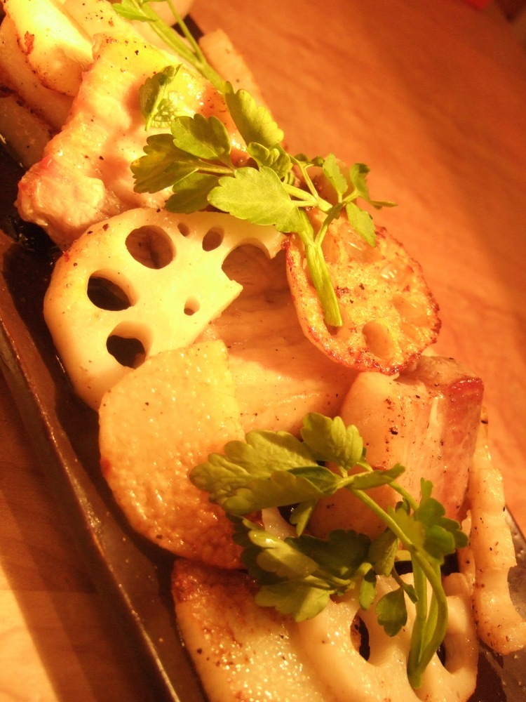 豚バラ肉と根菜のじゅわっと焼きの画像
