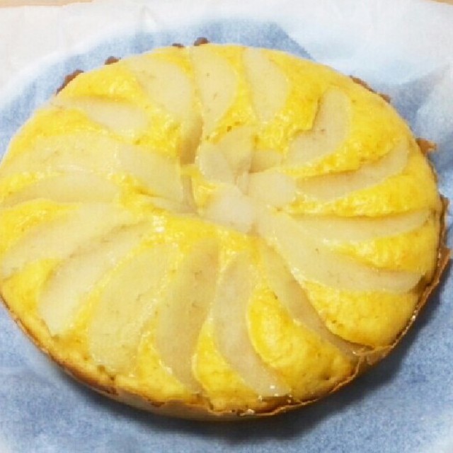 人参の炊飯器ケーキ 梨を添えて レシピ 作り方 By 魔王ちか クックパッド
