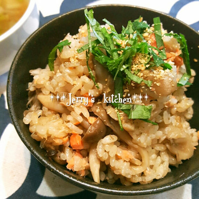 秋味✿舞茸＆しめじと鮭の炊き込みご飯♡の写真