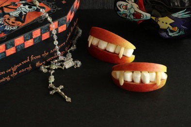 ハロウィンデザート　ドラキュラの怖い歯の写真