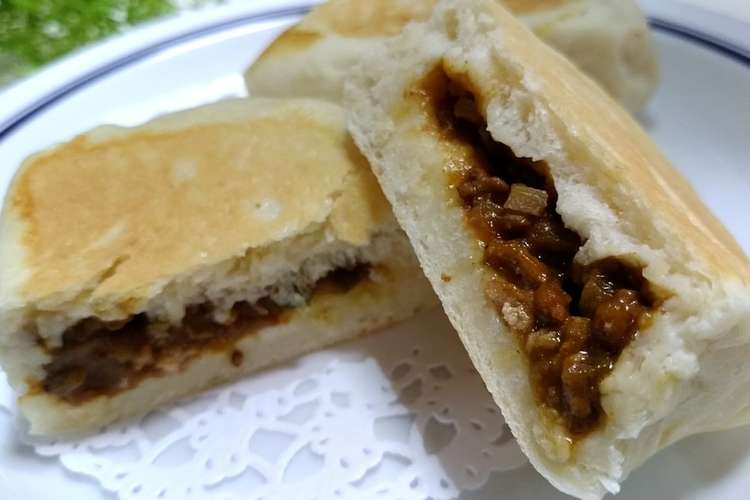 ナン生地で作るフライパンで焼きカレーパン レシピ 作り方 By もへほっぺ クックパッド