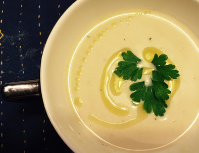 根パセリのスープの写真