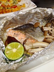 ハーブ塩で簡単★秋鮭ときのこのホイル焼きの写真