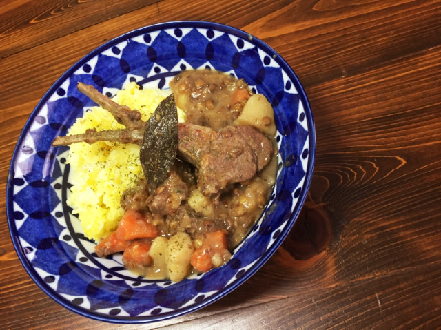 レンズ豆のシチューとハーブ入り餃子のレシピ